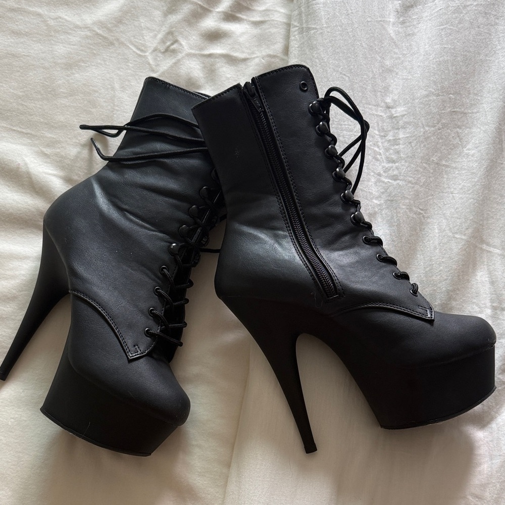 Pleaser Delight platform 6 inch lace up boots